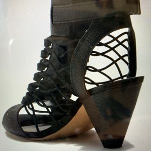 💥Brand New Vince Canute (8.5 M) Black Sandal